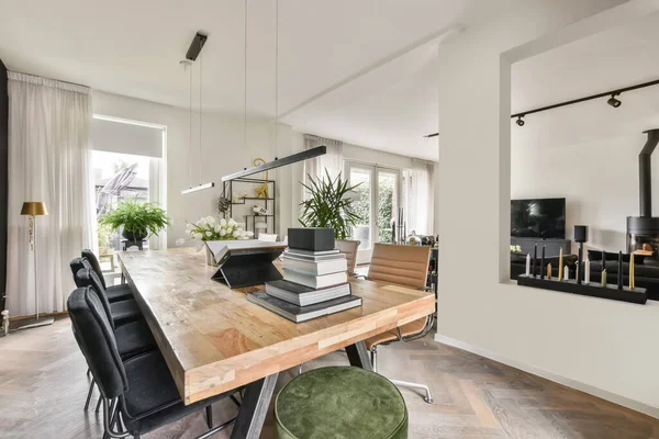 Yemek alanının içi.