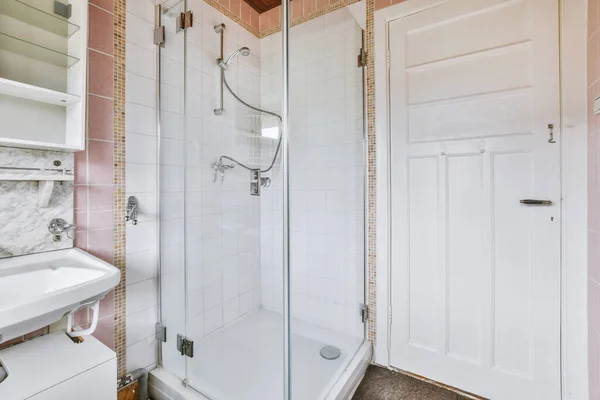 Világos, modern fürdőszoba — Stock Fotó