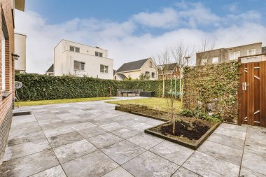 Arka bahçe manzarası