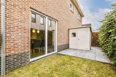 Arka bahçenin manzarası