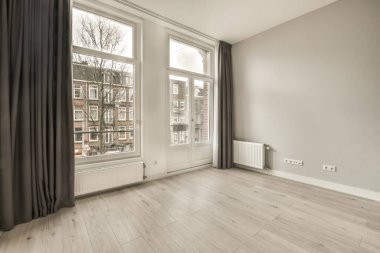 Minimalist tarzda geniş bir oda