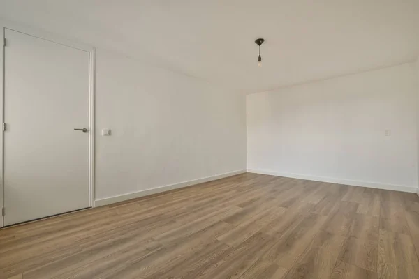 Spacious empty room in white —  Fotos de Stock