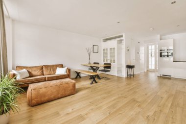 Moda tasarımı olan geniş bir oda