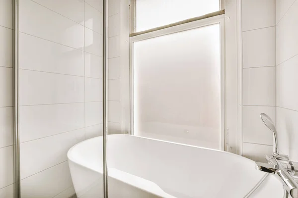 Det kompakta badkaret — Stockfoto