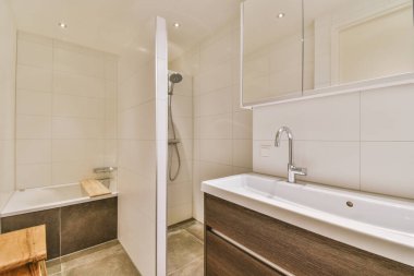 Modern banyo duş ve küvet