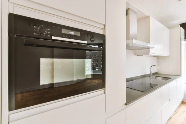Corner kitchen on parquet floors in minimalist style — стоковое фото