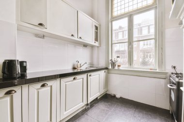 Diğer taraftan modern mutfak fotoğrafı.