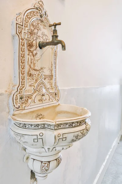 Modern Beautiful Sink Elegant Design White Wall — Stockfoto
