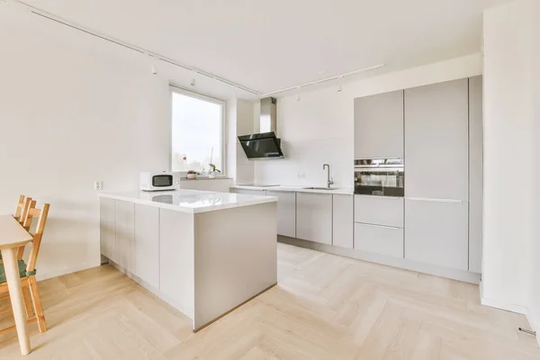 Corner Stylish Kitchen Microwave Large Table White Shelves — Zdjęcie stockowe