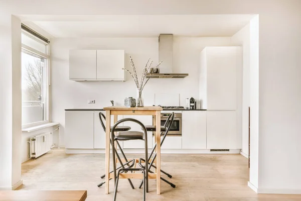 Interior dapur kecil di apartemen modern — Stok Foto