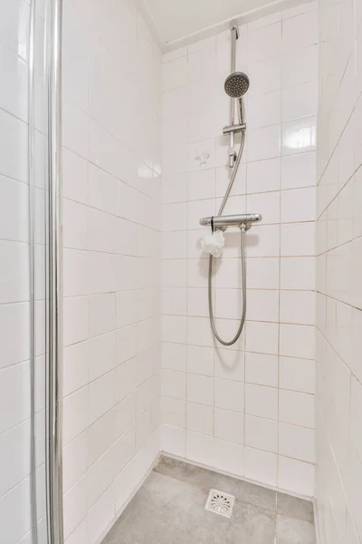 现代浴室的淋浴间 — 图库照片