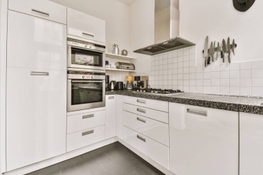 Bir mutfağın içi.