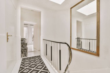 Konut binasının ikinci katında.