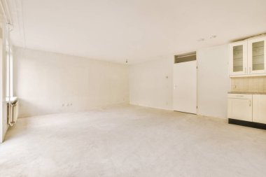 Penceresi ve radyatörü olan boş oda