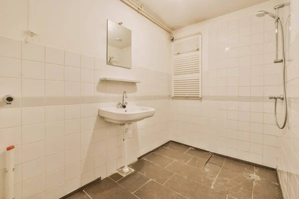 Sinks and shower cabin — Fotografia de Stock