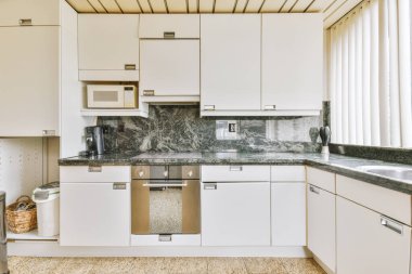 Bir mutfağın içi.