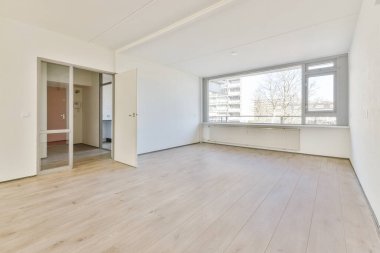 Penceresi ve radyatörü olan boş oda