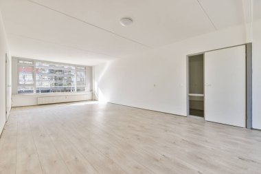 Penceresi ve radyatörü olan boş oda