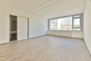 Penceresi ve radyatörü olan boş oda