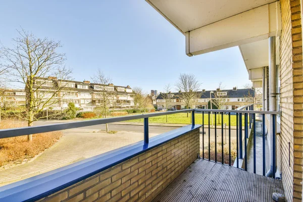 Balkondan tuğla binaların panoramik manzarası