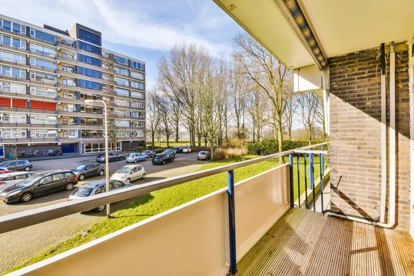 Balkondan tuğla binaların panoramik manzarası