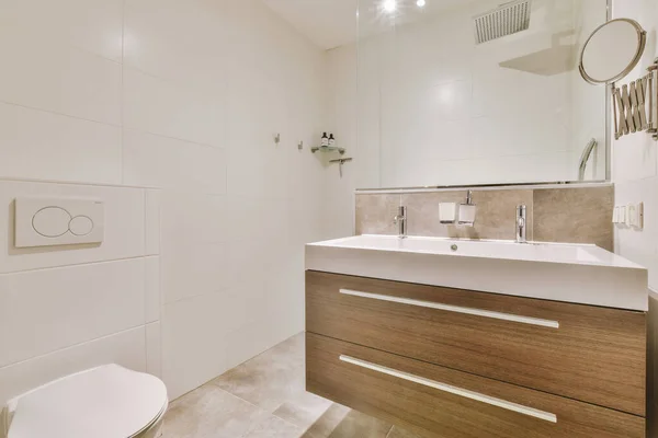 Sinks and shower cabin — Fotografia de Stock
