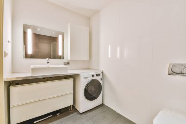 Tuvaleti ve lavabosu olan bir yer.