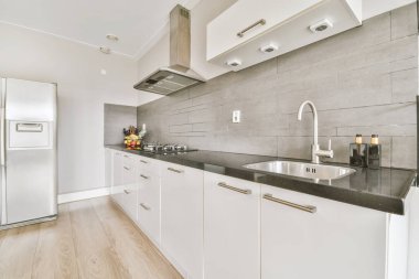 Bir mutfağın içi.