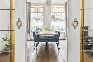 Modern dairede minimalist stil yemek alanı