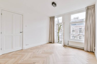 Penceresi ve radyatörü olan boş oda