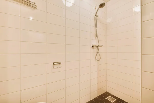Duschlåda i modernt badrum — Stockfoto