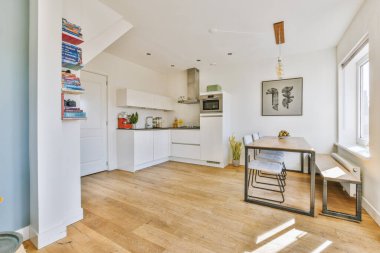 Bir mutfağın içi.