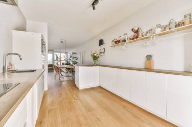 Bir mutfağın içi.