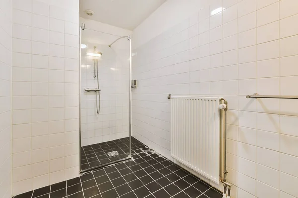 Nowoczesne kabiny prysznicowe — Zdjęcie stockowe