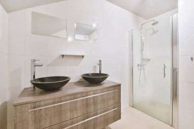 Güzel ve zarif banyonun iç tasarımı.