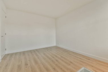 Lüks bir evde rahat ve ferah boş bir oda.