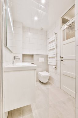 Güzel ve zarif banyonun iç tasarımı.