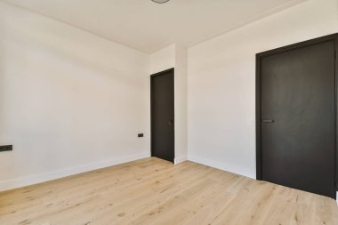 Lüks bir evde rahat ve ferah boş bir oda.