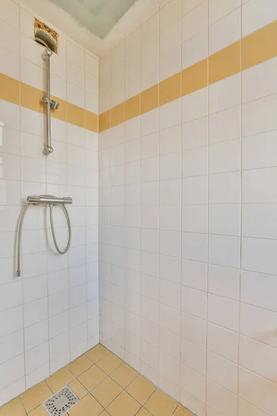 Simple Shower Cabinet Needing Repaired — Stock Photo, Image