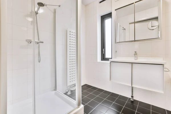 White Bathroom Cupboards Mirror Doors Ceramic Sink Cozy White Bathroom — Stock Photo, Image