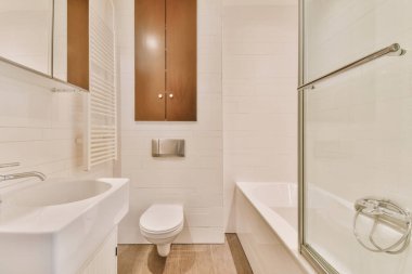 Güzel ve zarif banyonun iç tasarımı.