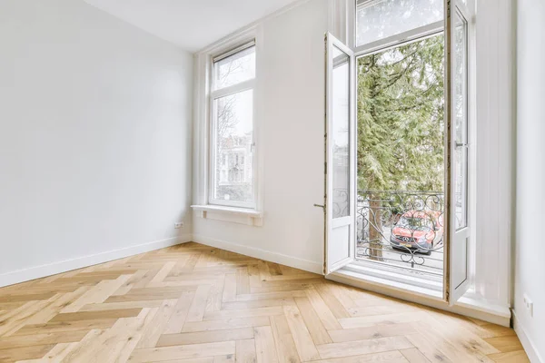 Kunststof Raam Radiator Witte Wand Lege Lichtkamer Thuis — Stockfoto