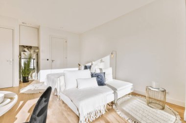 Lüks ve güzel oturma odası iç tasarımı.