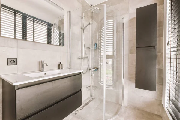 Sinks Mirrors Shower Box Glass Door Modern Bathroom White Tiled —  Fotos de Stock