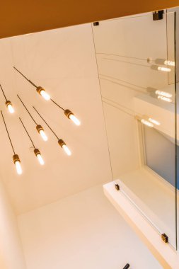 Parlak evdeki ev ışıkları. Yüksek kalite fotoğraf