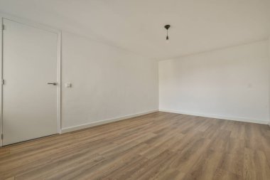 Lüks bir evde rahat ve ferah boş bir oda.