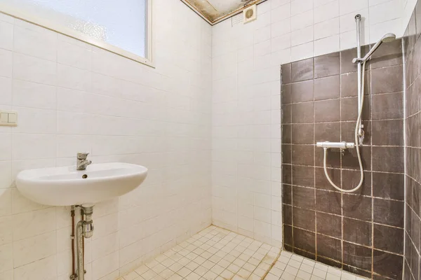 Sinks Mirrors Shower Box Glass Door Modern Bathroom White Tiled — Fotografia de Stock