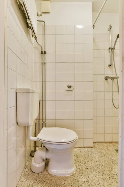 절구에 샤워기 욕실의 — 스톡 사진