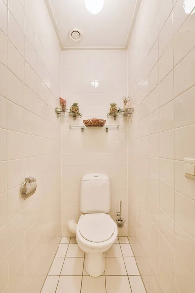 Wall Hung Toilet Small Sink Corner Lavatory Room Beige Tile — Stock Photo, Image