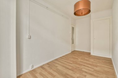 Lüks bir evde rahat ve ferah boş bir oda.